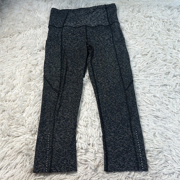 Lululemon Fast & Free Crop II (Nulux 19"") Soundwave Alpine White Black - Picture 1 of 6